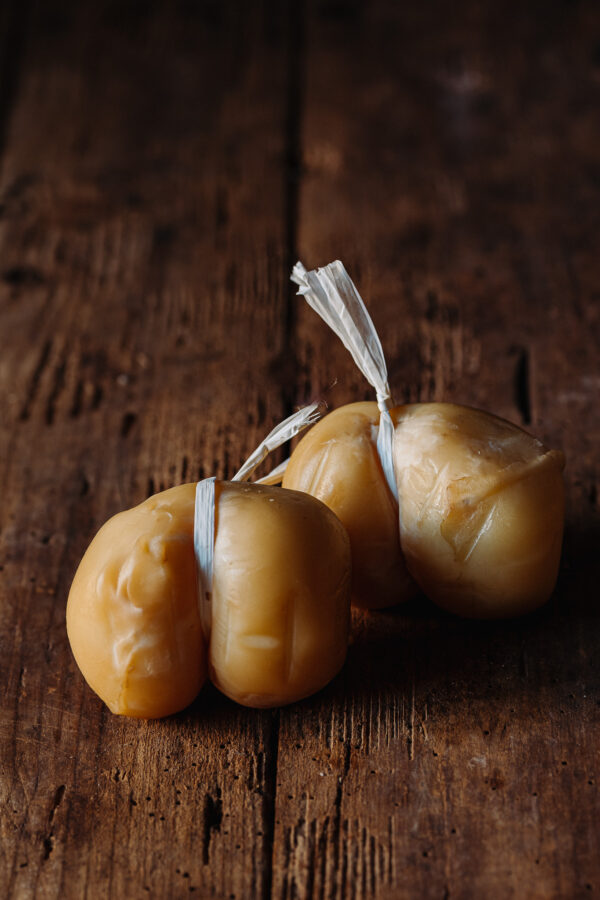 Scamorza appassita affumicata con latte di bufala - immagine 2